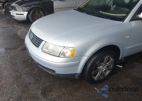 1999 Volkswagen Passat Gls from USA, damaged, VIN WVWMA63B3XE499596